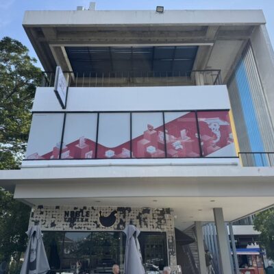 ร้านพิมพ์สติ๊กเกอร์ซีทรู 3M ติดตึกสูง