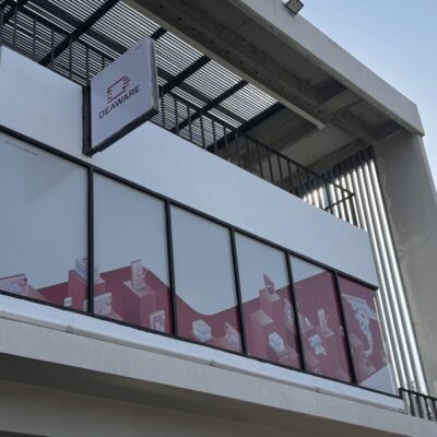 ร้านพิมพ์สติ๊กเกอร์ซีทรู 3M ติดตึกสูง