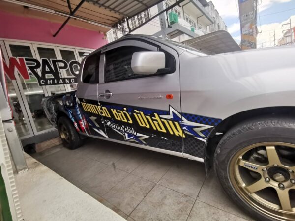 ปริ้นสติ๊กเกอร์ติดรถด่วน